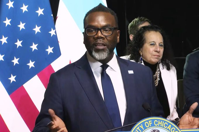 Chicago mayor warns of right-wing extremists fueling migrant hate Chicago mayor warns of right-wing extremists fueling migrant hate