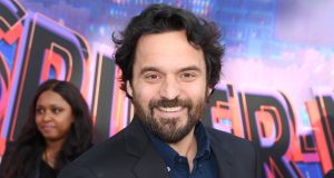 Jake Johnson Said “The Air Changed” When Taylor Swift Guest Starred On “New Girl” Jake Johnson Said “The Air Changed” When Taylor Swift Guest Starred On “New Girl”