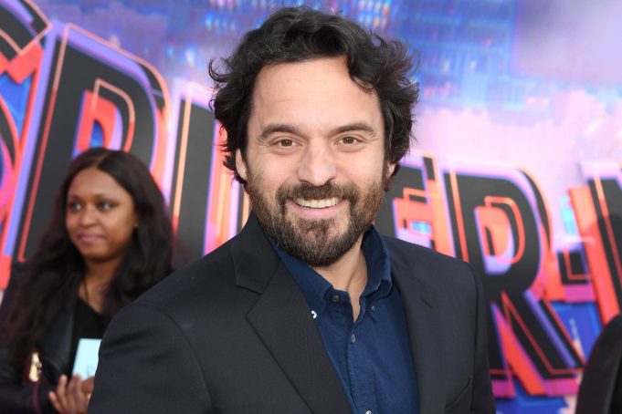 Jake Johnson Said “The Air Changed” When Taylor Swift Guest Starred On “New Girl” Jake Johnson Said “The Air Changed” When Taylor Swift Guest Starred On “New Girl”