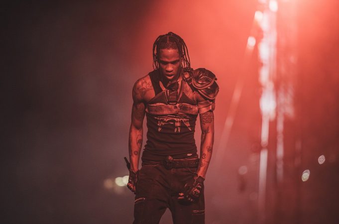 Travis Scott Forced to Cancel Chicago Show Due to Plane Delay Travis Scott Forced to Cancel Chicago Show Due to Plane Delay