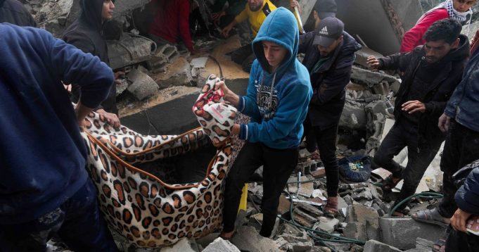 Israeli Forces Bombard Central Gaza In Apparent Move Toward Expanding Ground Offensive Israeli Forces Bombard Central Gaza In Apparent Move Toward Expanding Ground Offensive